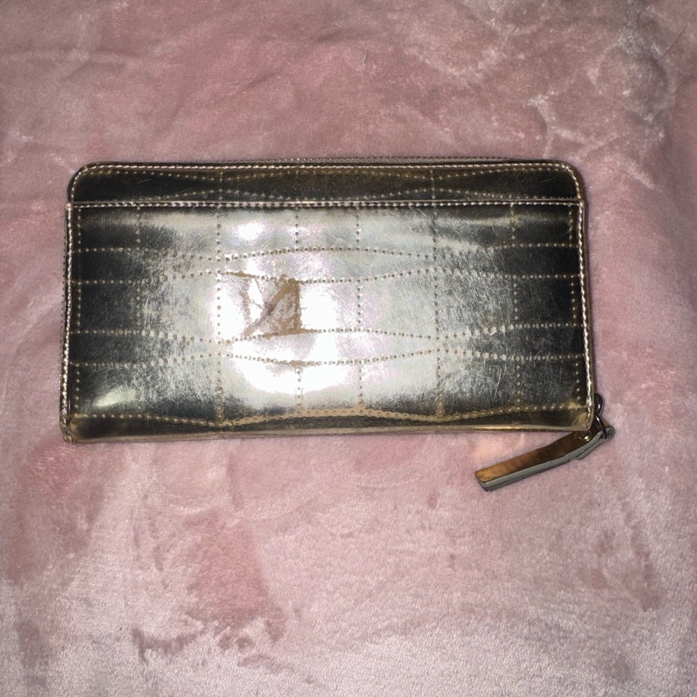 Kate Spade Gold metalic Zip-Around Wallet - Picture 4 of 5